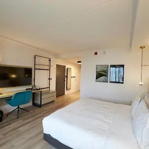 Hotel Bloom Mississauga, Tapestry Collection By Hilton