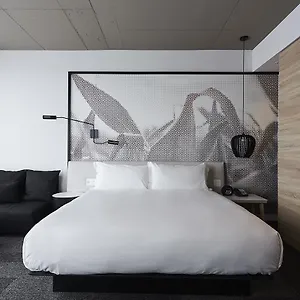 **** Hotel Escad Quartier Dix30 Canada